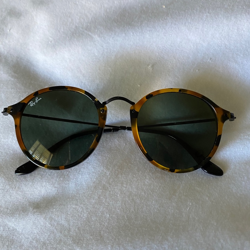 Ray-Ban Round Fleck Sunglasses